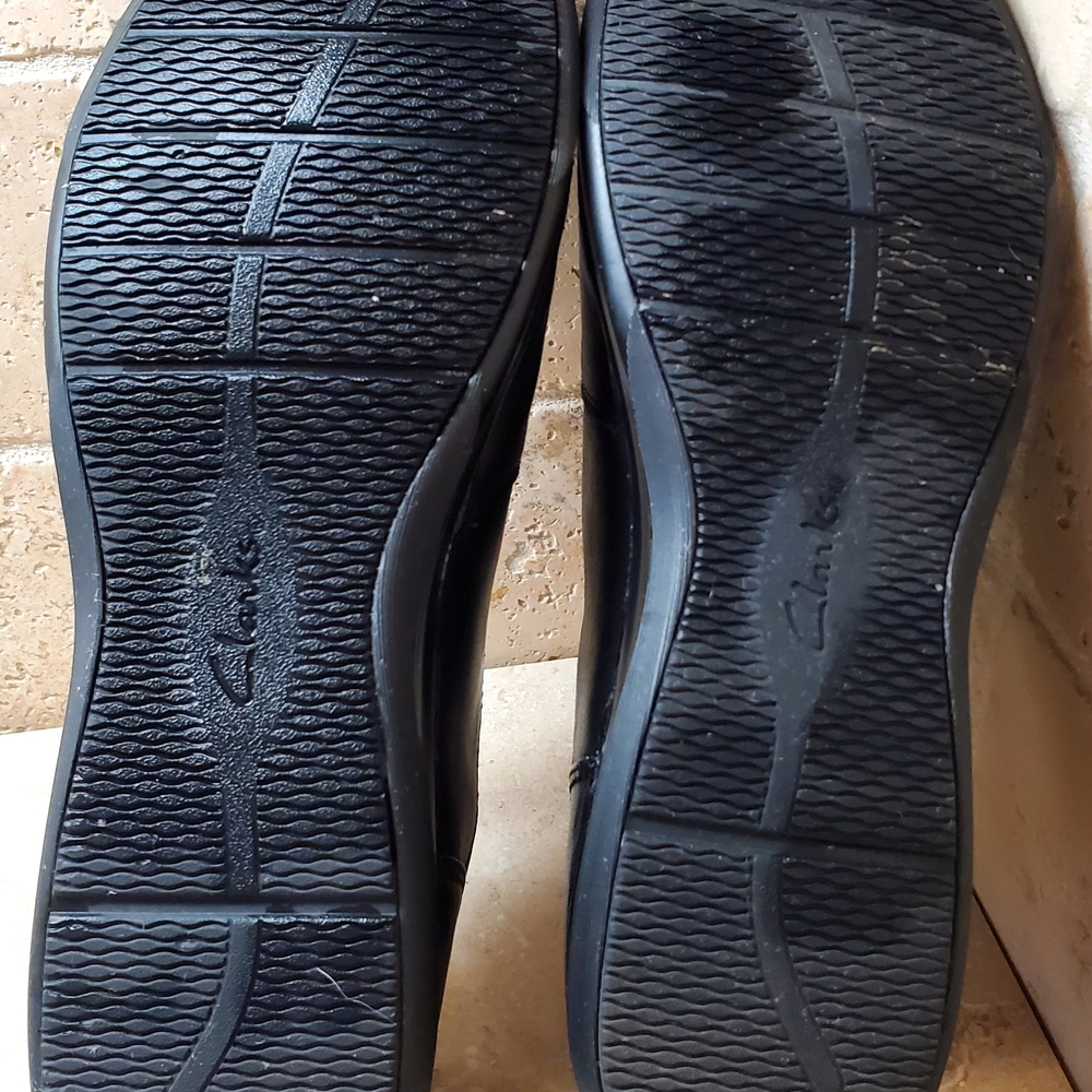 Clarks Women's Appley Size 11 Black Leather Side Zip Clogs/ Loafers - Picture 5 of 11